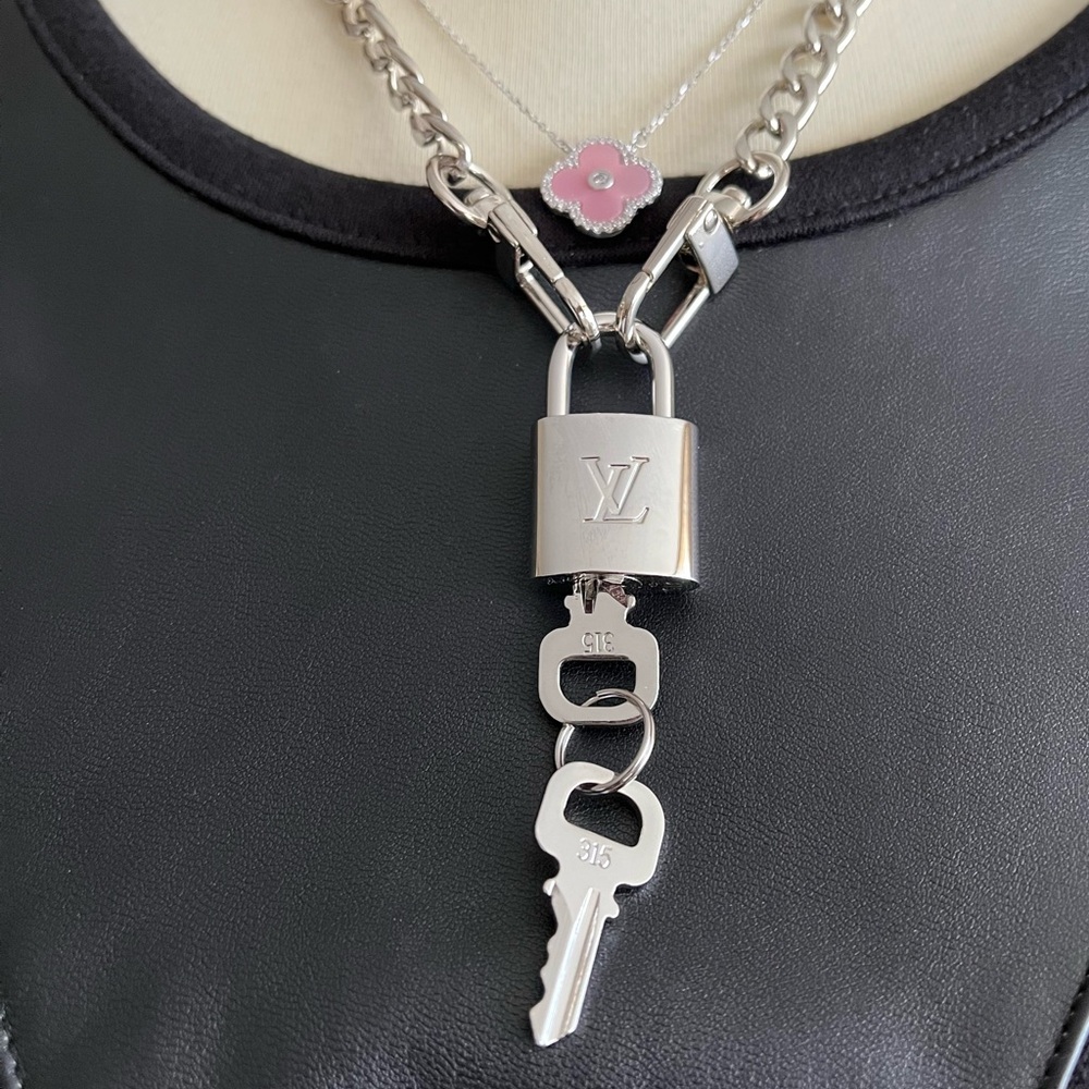 🛑SOLD🛑 Louis Vuitton Silver Lock #315 and Keys - Picture 4 of 9